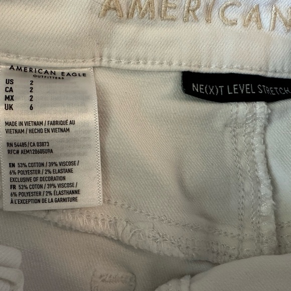 White side button high rise shorts - Picture 4 of 8